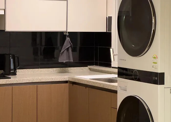 Sinchon 4rooms 6beds 2bathroom Cozy Korean-style Loft House Appartement *