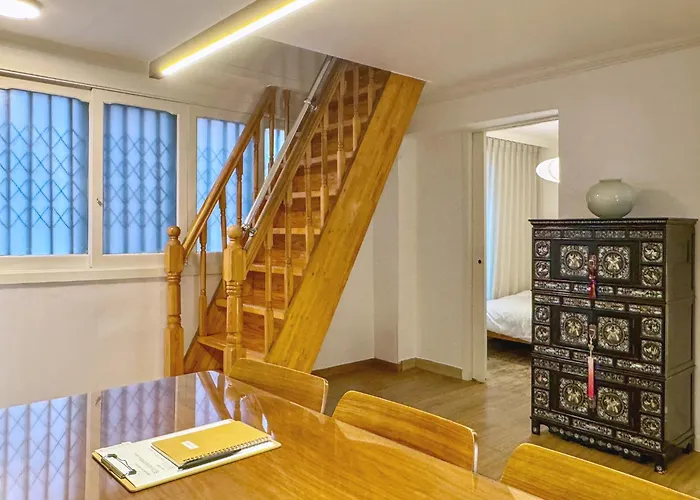 Sinchon 4rooms 6beds 2bathroom Cozy Korean-style Loft House Appartement *