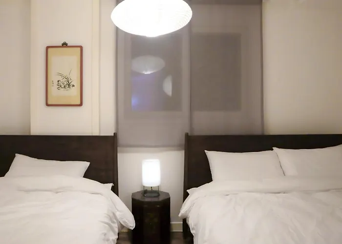Sinchon 4rooms 6beds 2bathroom Cozy Korean-style Loft House
