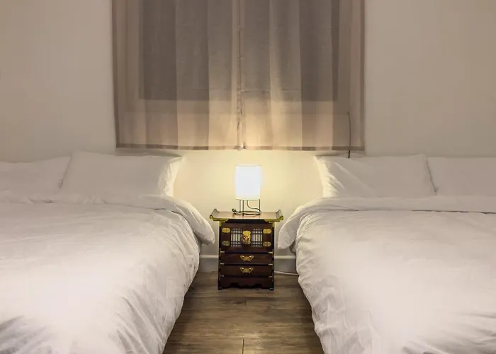 Sinchon 4rooms 6beds 2bathroom Cozy Korean-style Loft House *