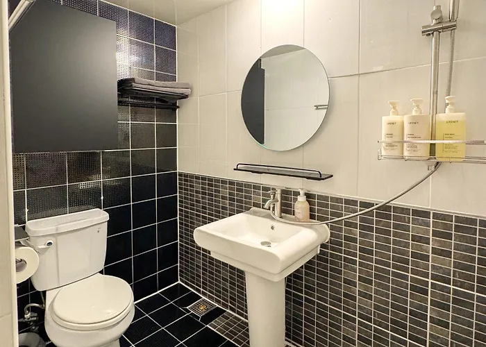 Sinchon 4rooms 6beds 2bathroom Cozy Korean-style Loft House Appartement *